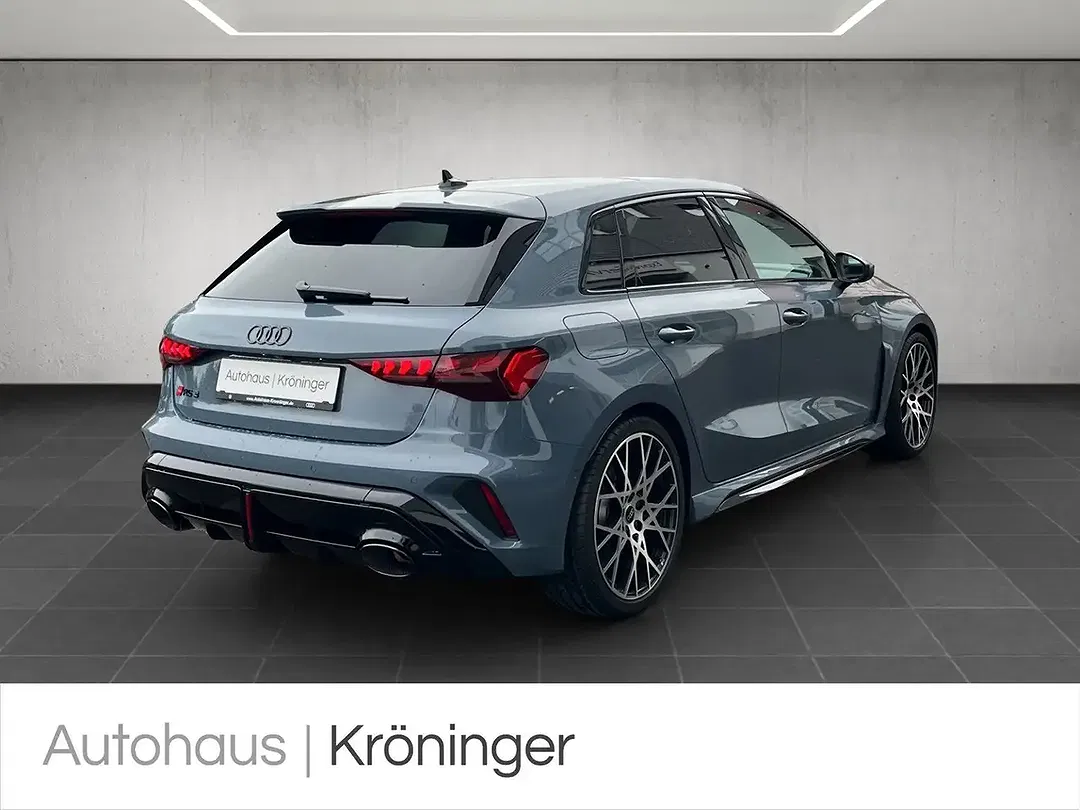 Audi RS3 - Thumbnail 2