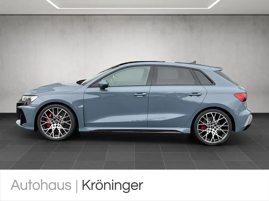 Audi RS3 - Thumbnail 3