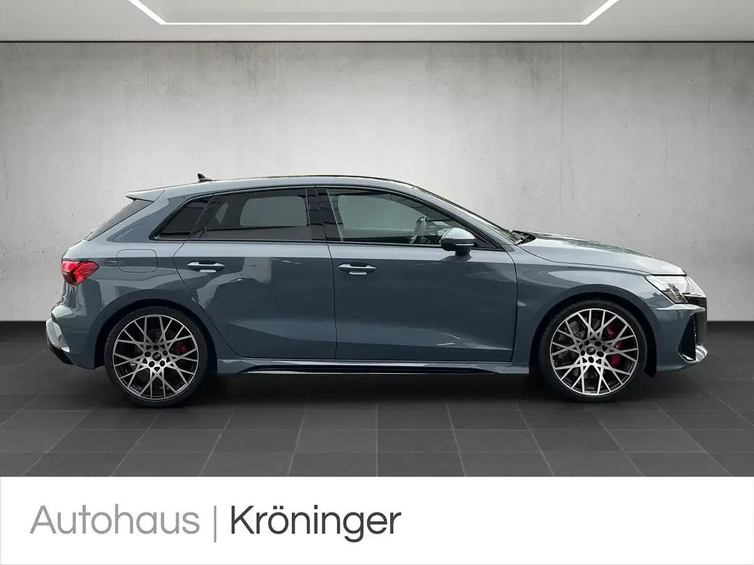 Audi RS3 - Thumbnail 4
