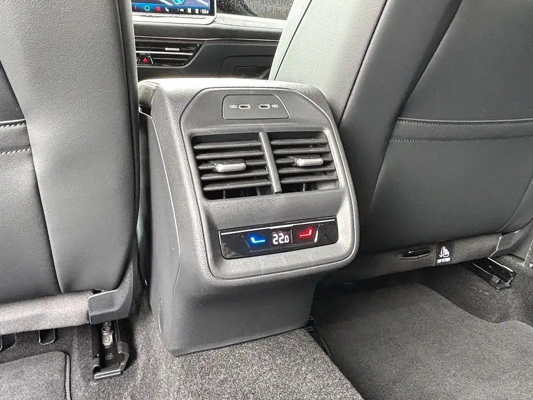 Volkswagen Passat Variant - Thumbnail 15