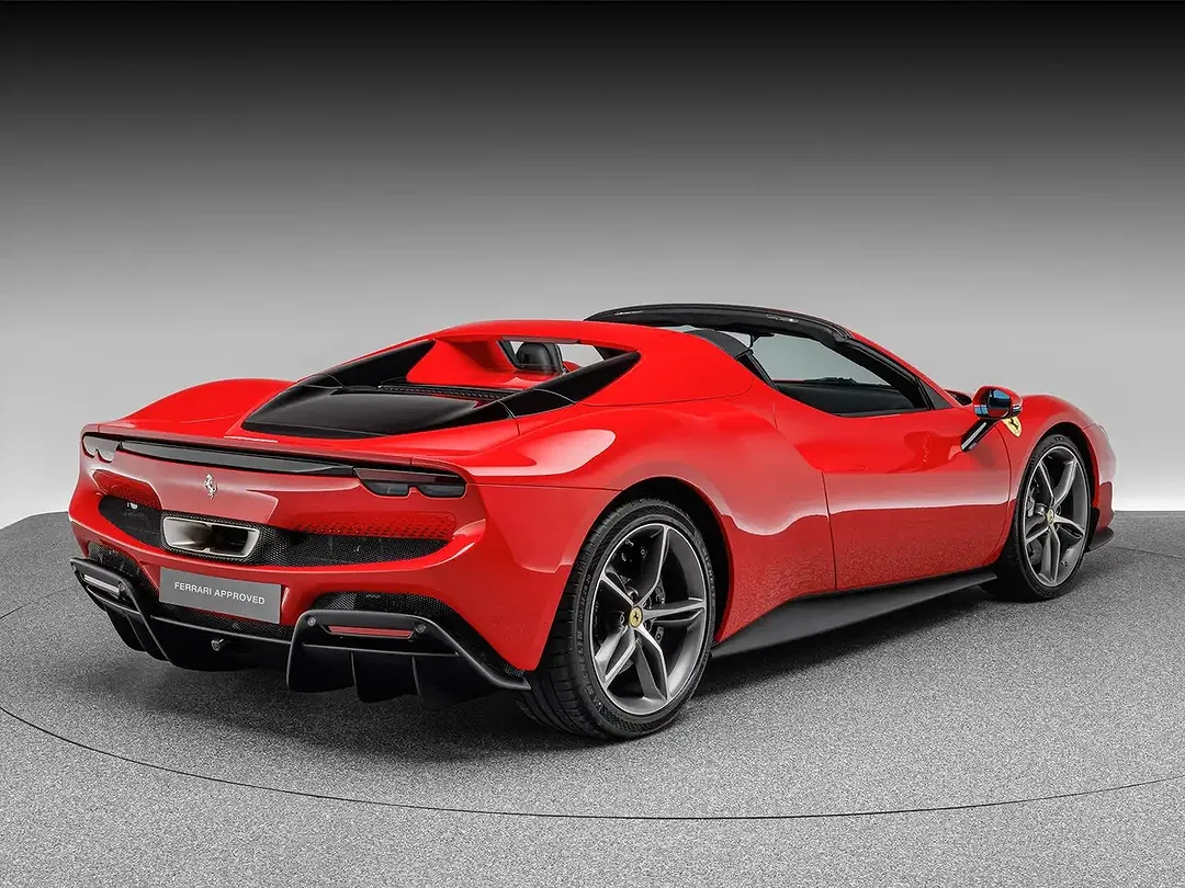 Ferrari 296 GTS - Thumbnail 7