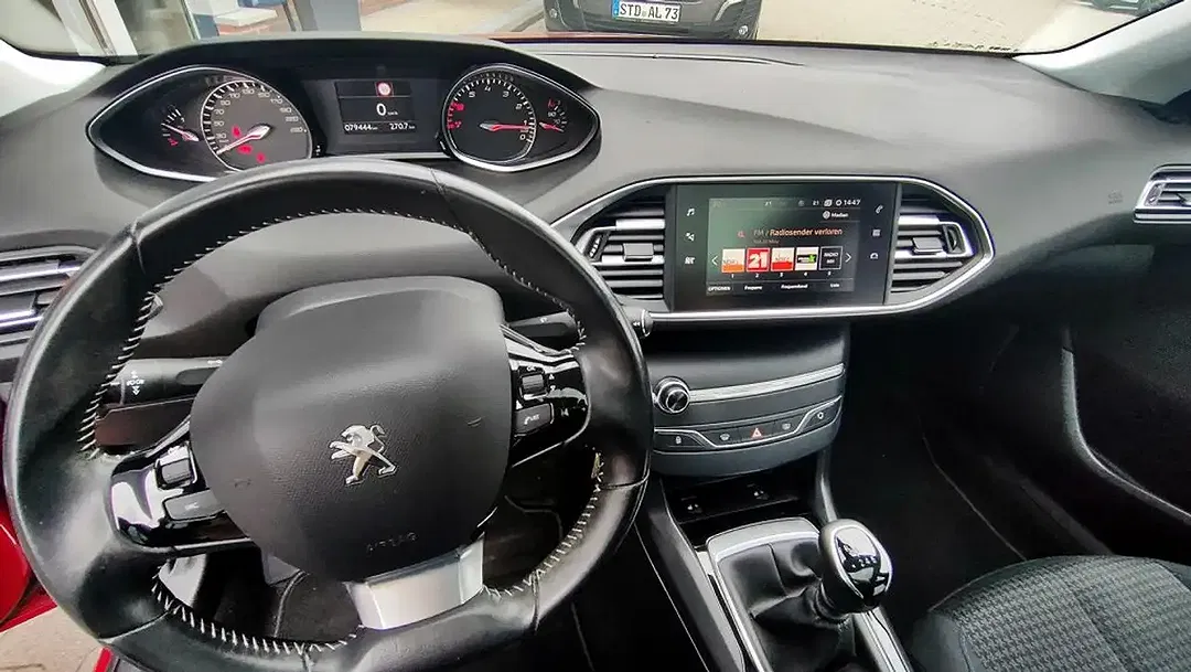 Peugeot 308 - Thumbnail 11