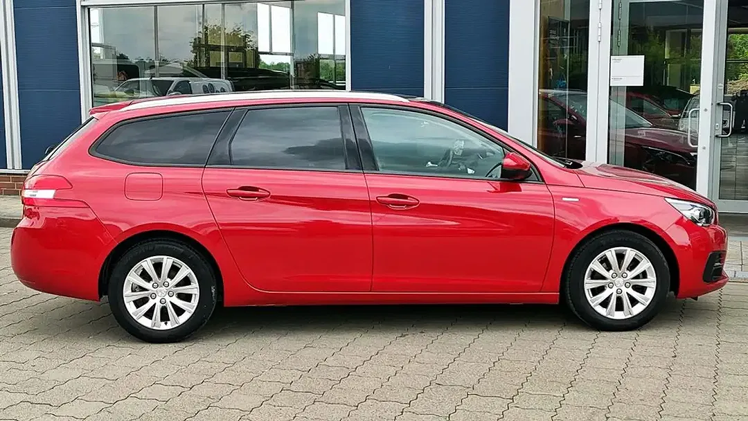 Peugeot 308 - Thumbnail 3