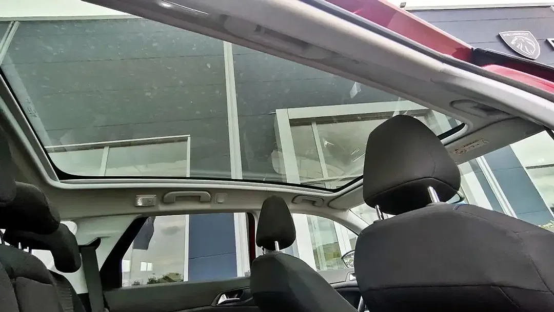Peugeot 308 - Thumbnail 9