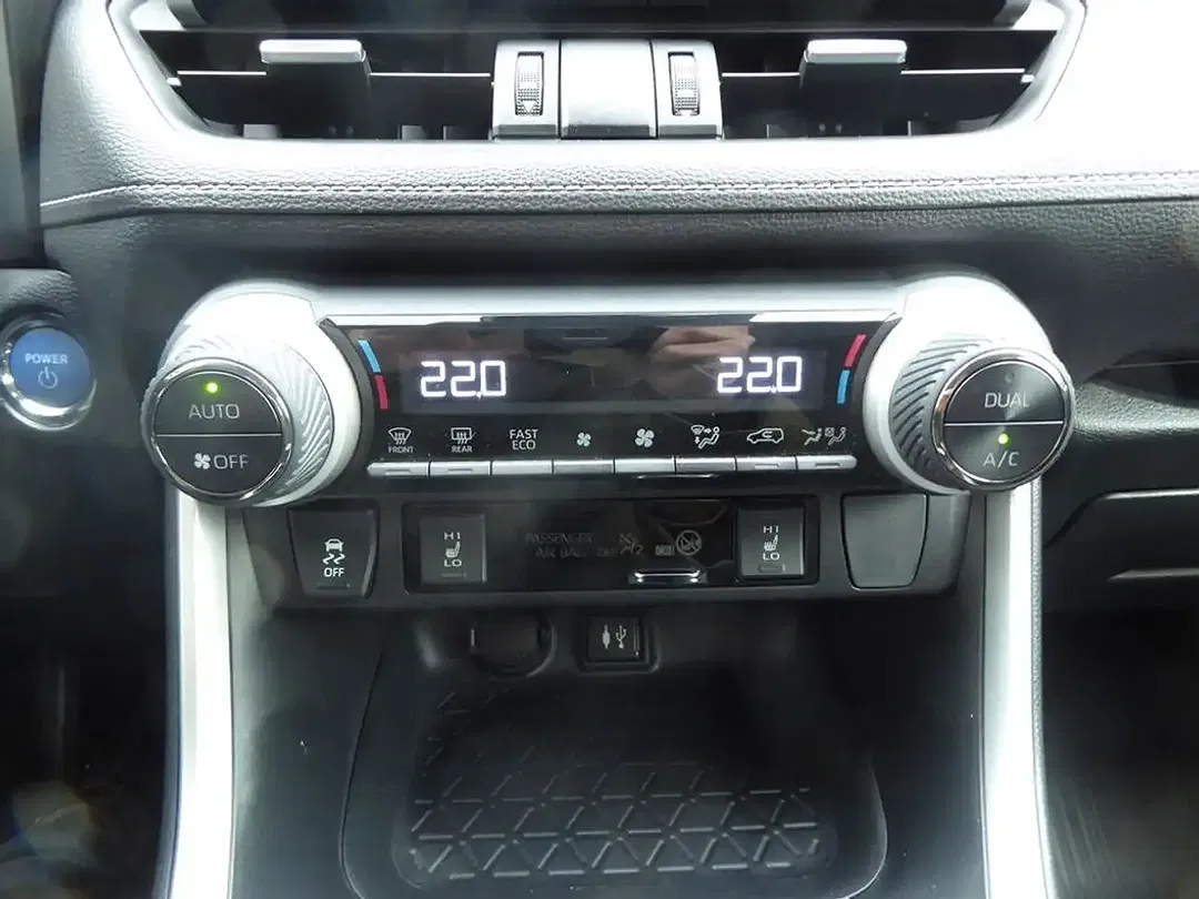 Toyota RAV 4 - Thumbnail 11