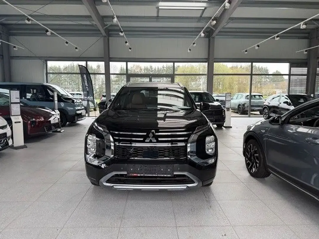 Mitsubishi Outlander - Thumbnail 12