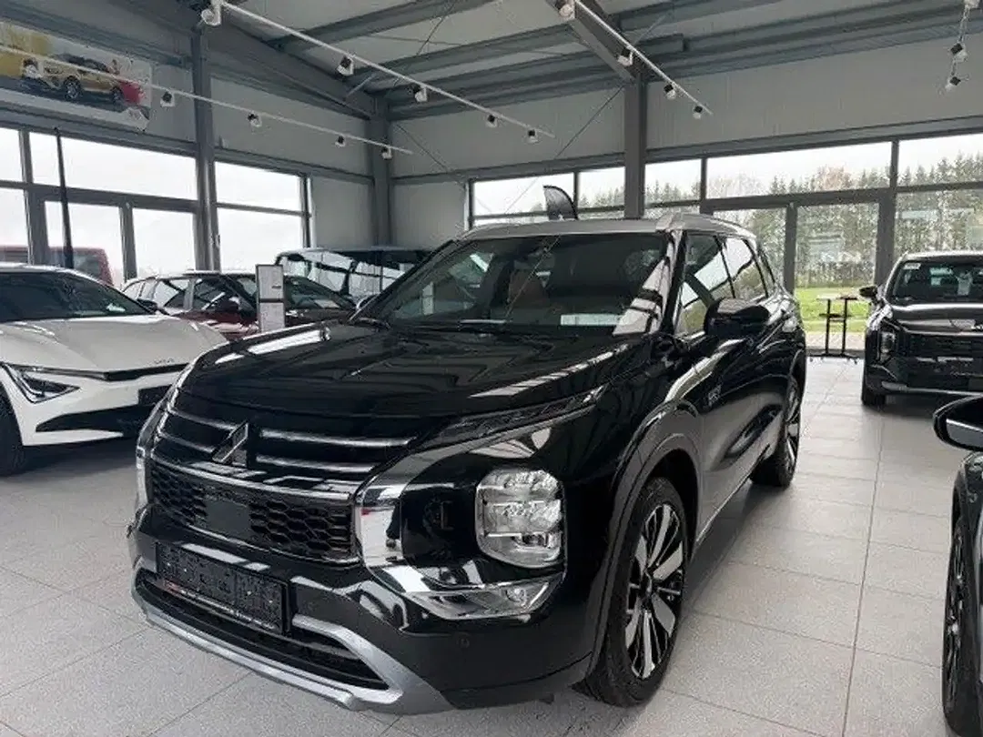 Mitsubishi Outlander - Thumbnail 2