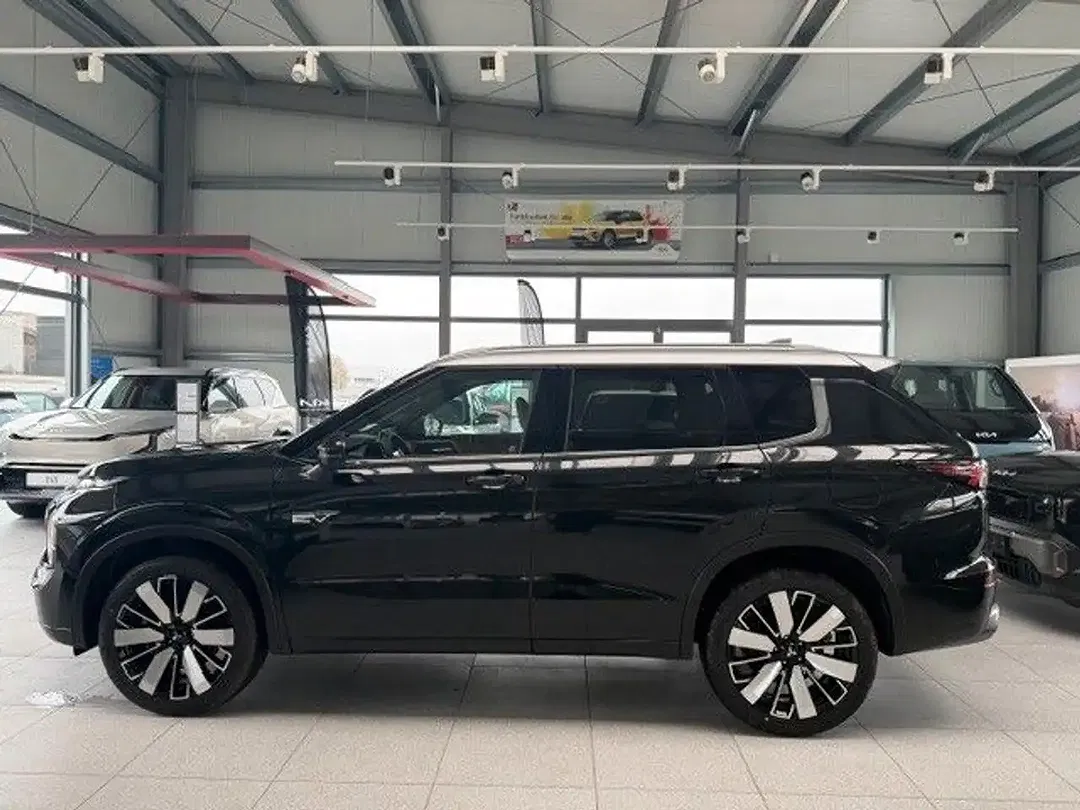 Mitsubishi Outlander - Thumbnail 3