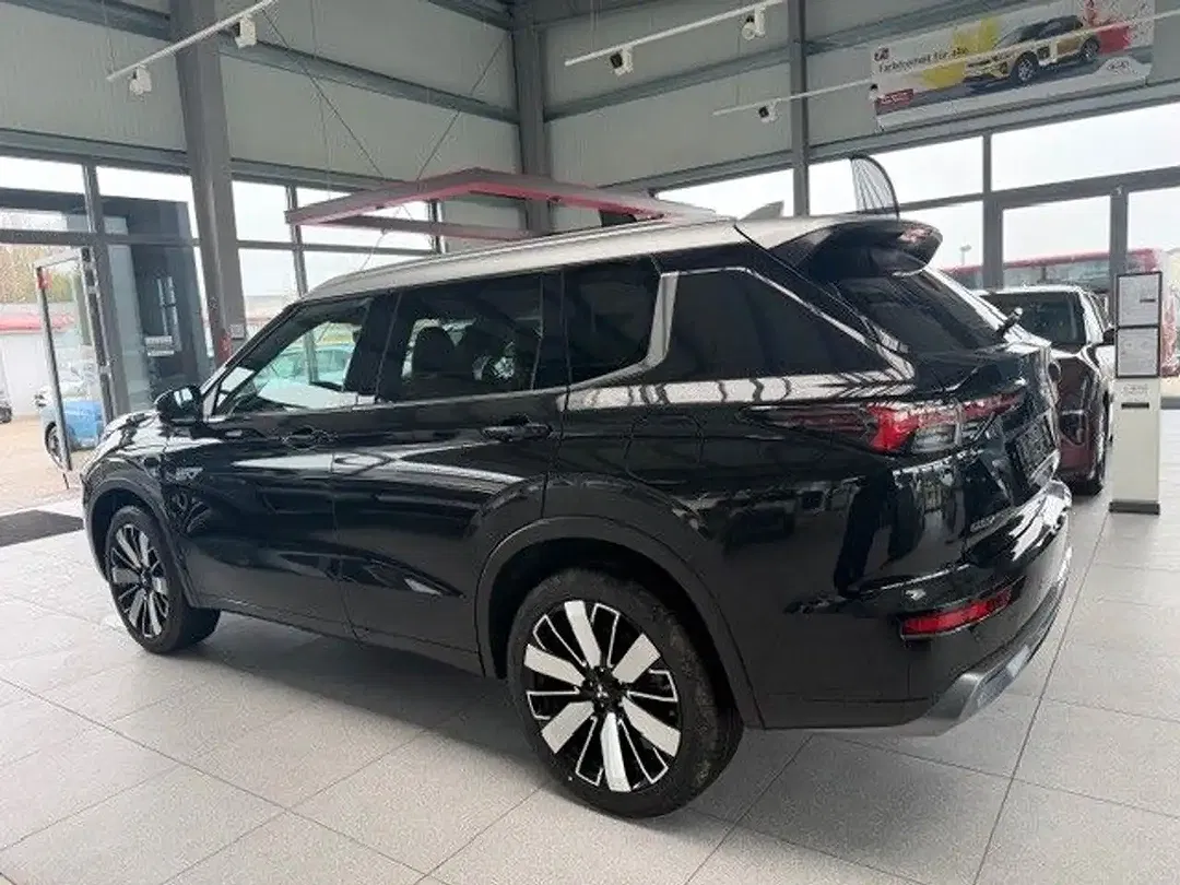 Mitsubishi Outlander - Thumbnail 6