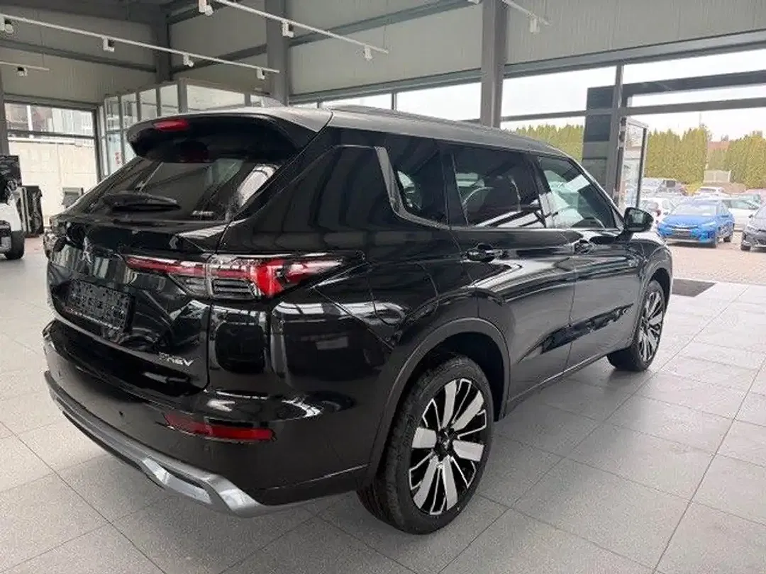 Mitsubishi Outlander - Thumbnail 9