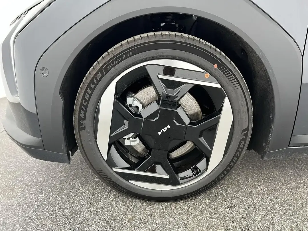 Kia EV4 - Thumbnail 10