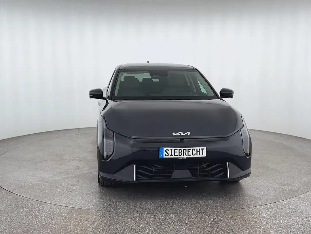 Kia EV4 - Thumbnail 2