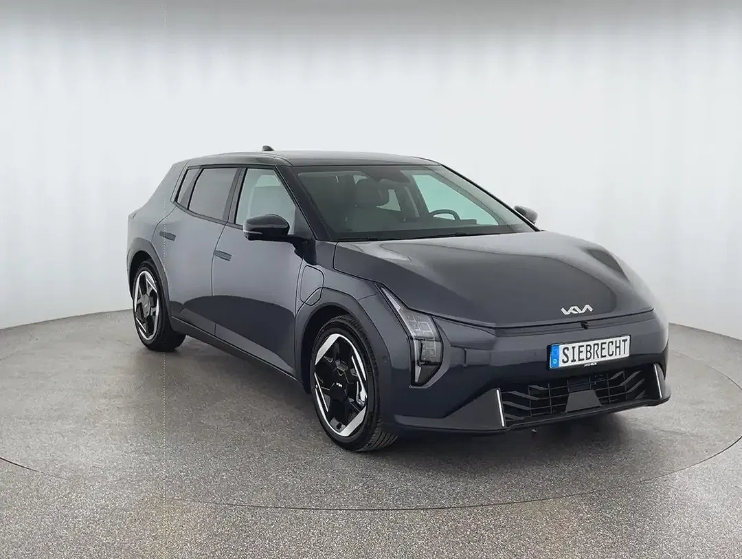 Kia EV4 - Thumbnail 3