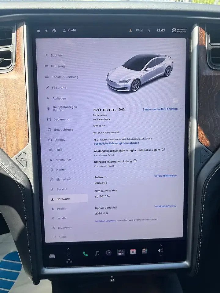 Tesla Model S - Thumbnail 13