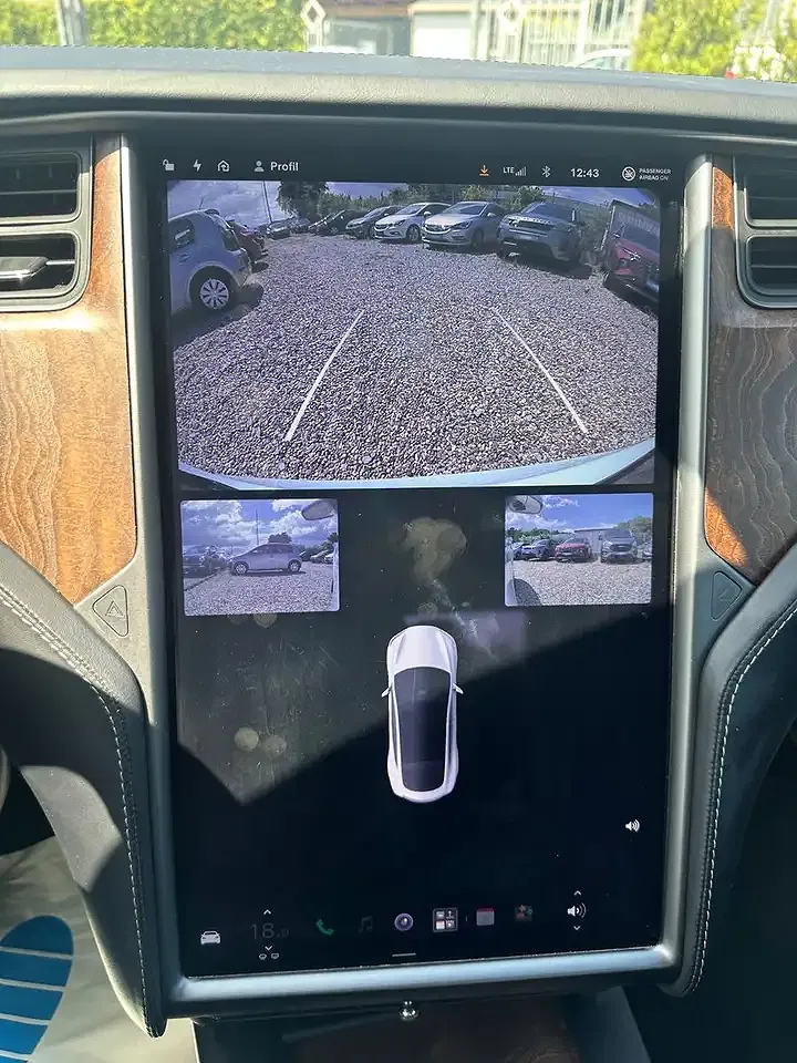 Tesla Model S - Thumbnail 14