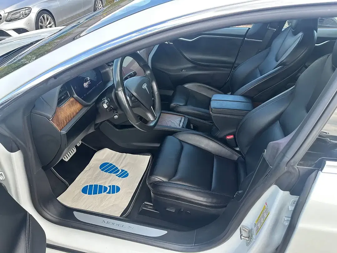 Tesla Model S - Thumbnail 8