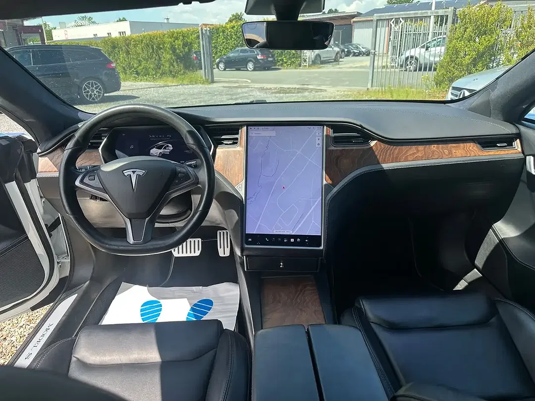Tesla Model S - Thumbnail 9