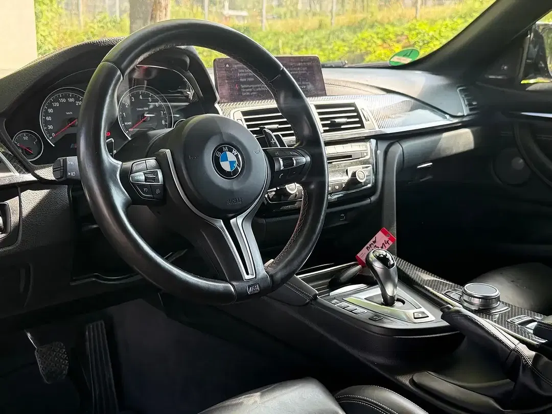 BMW M4 - Thumbnail 12