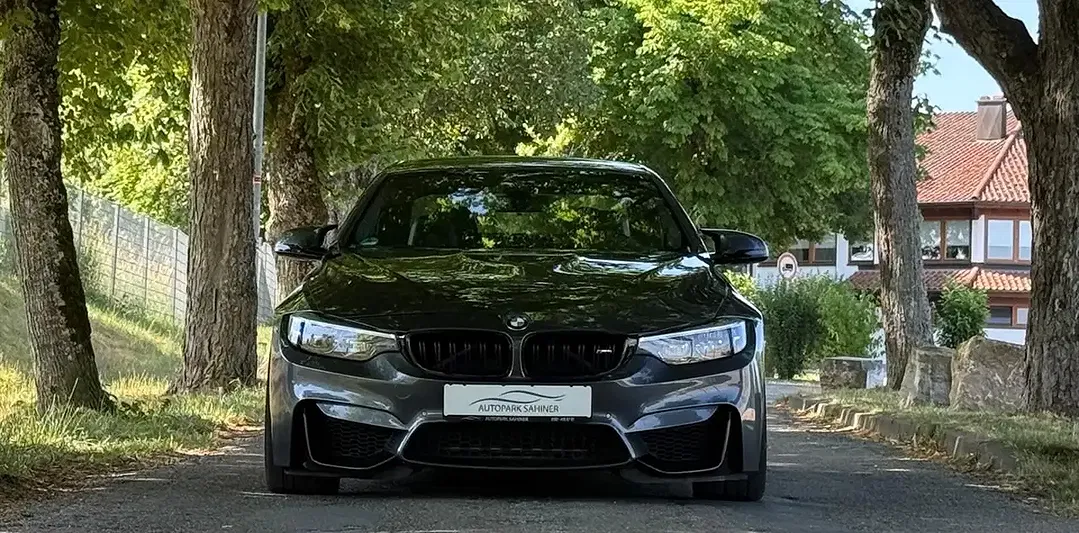 BMW M4 - Thumbnail 2