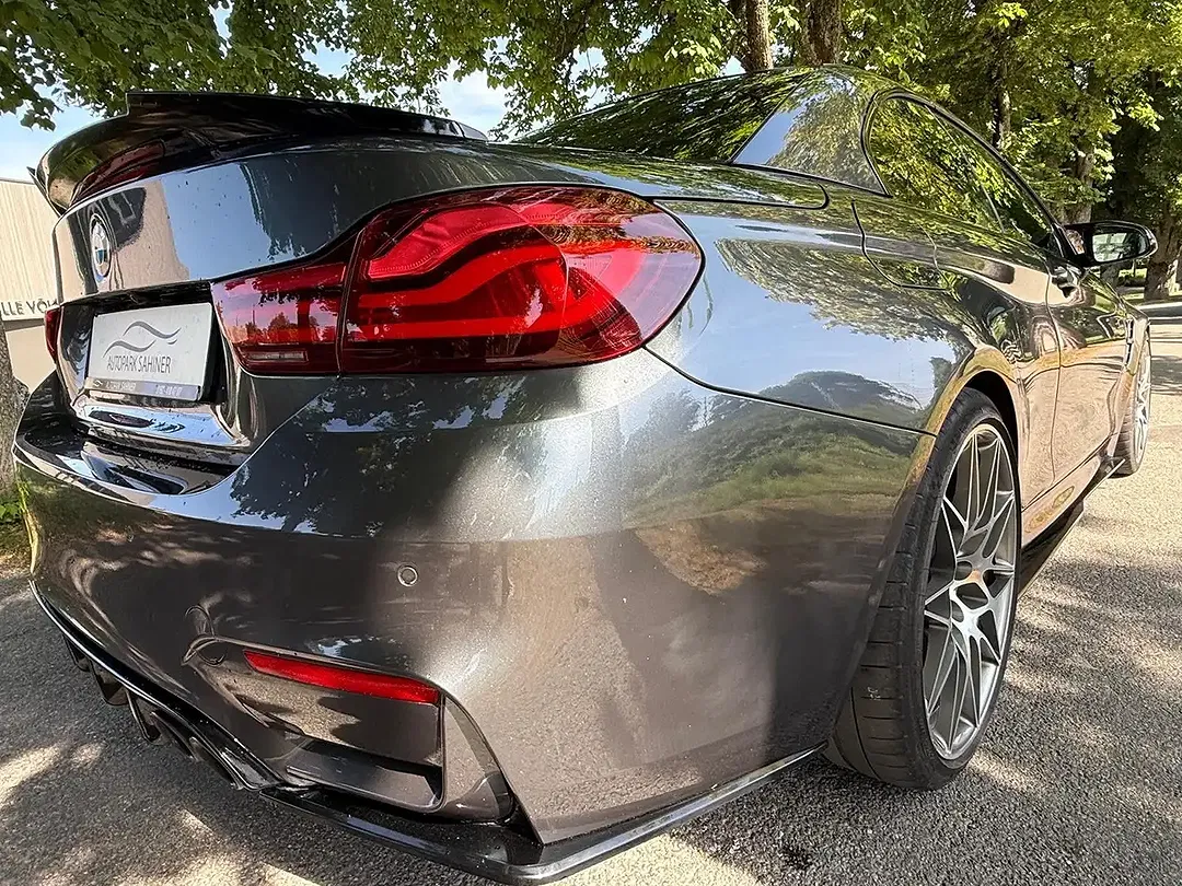 BMW M4 - Thumbnail 5