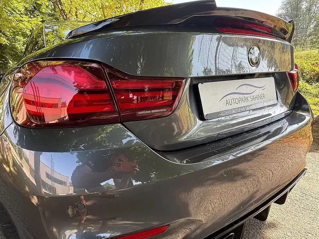 BMW M4 - Thumbnail 6