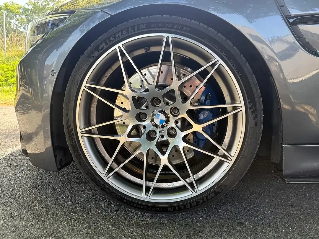BMW M4 - Thumbnail 7