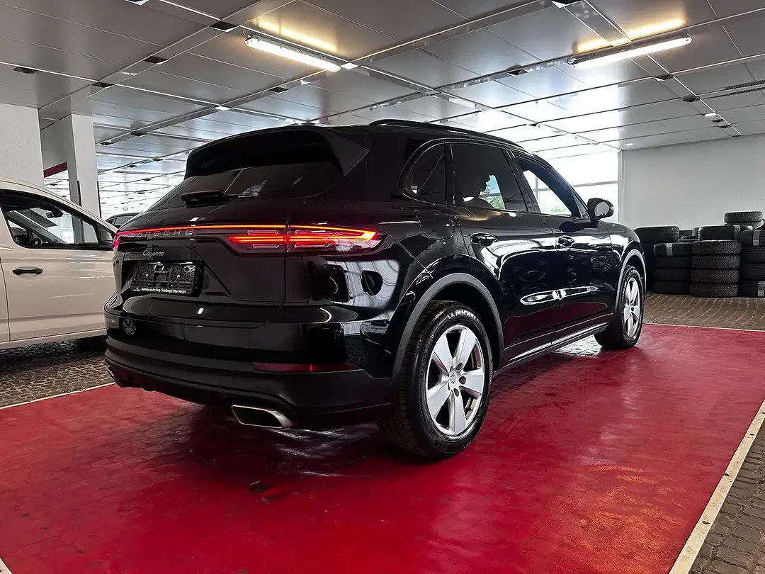 Porsche Cayenne - Thumbnail 8