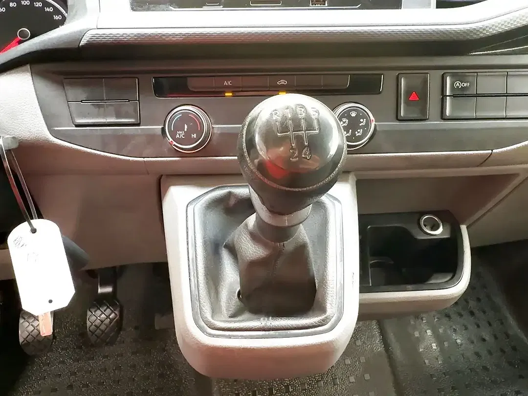Volkswagen Transporter - Thumbnail 13