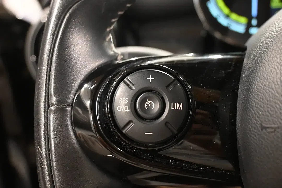 MINI Cooper SE - Thumbnail 14