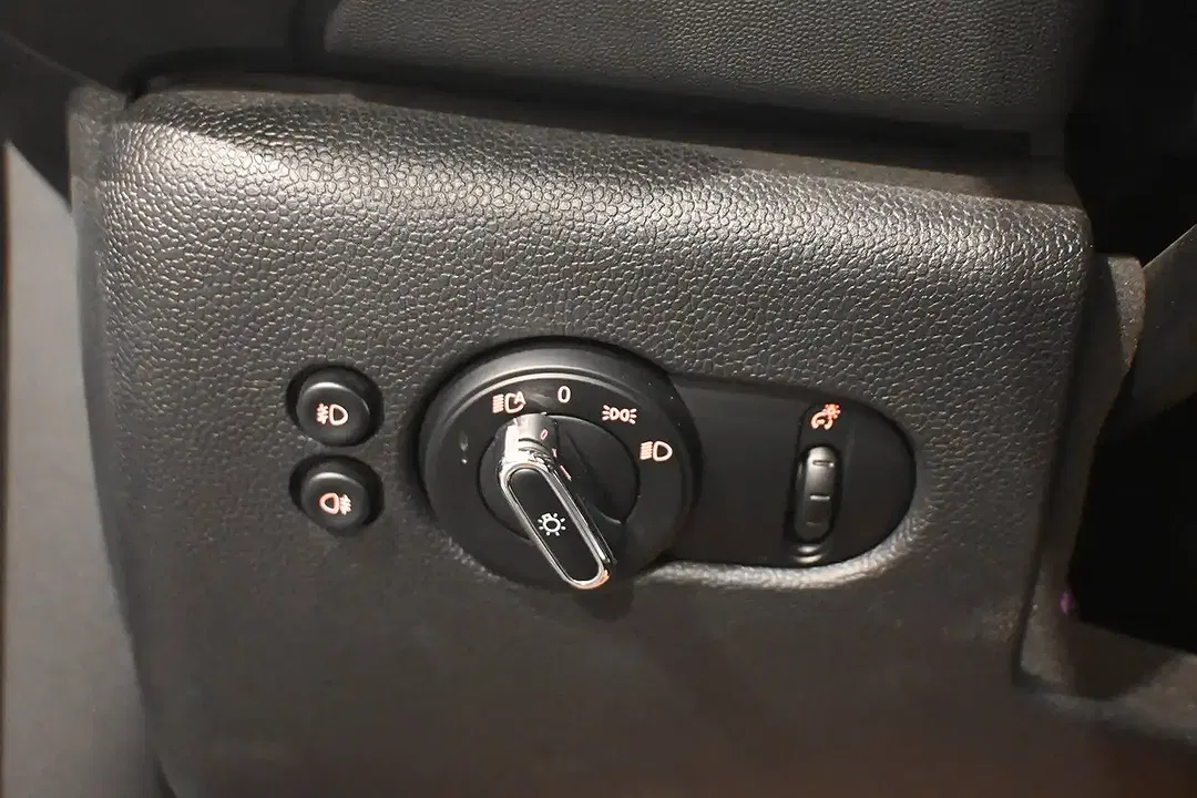 MINI Cooper SE - Thumbnail 15