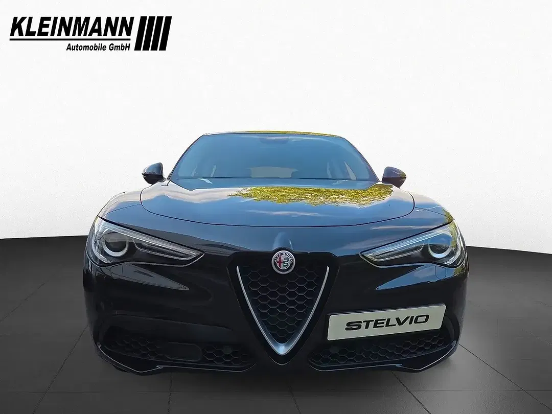 Alfa Romeo Stelvio - Thumbnail 3