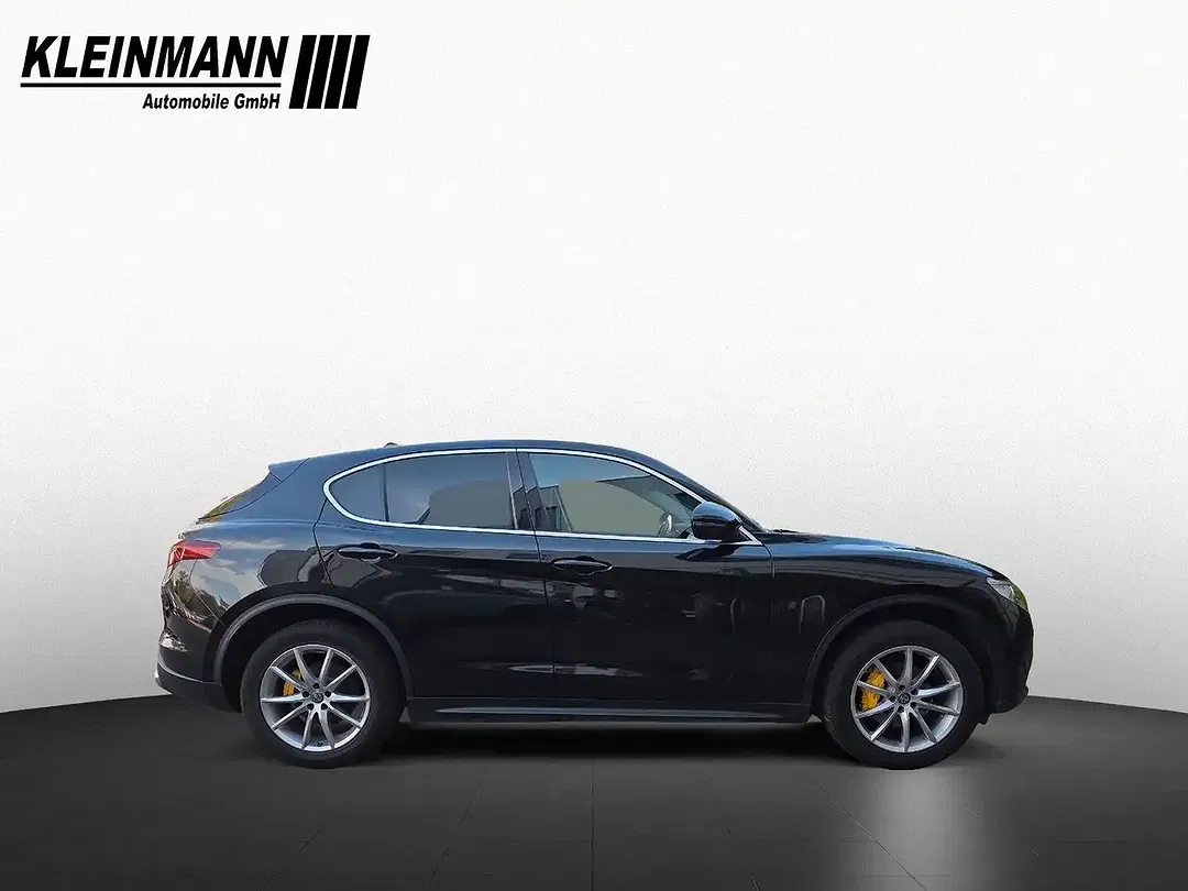 Alfa Romeo Stelvio - Thumbnail 5