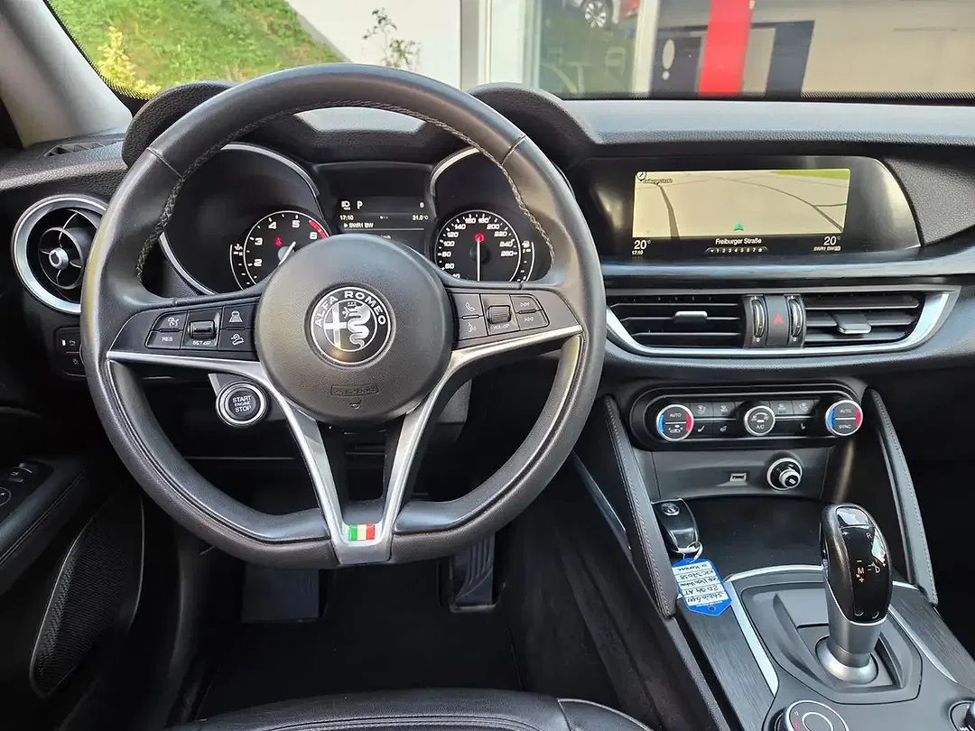 Alfa Romeo Stelvio - Thumbnail 9