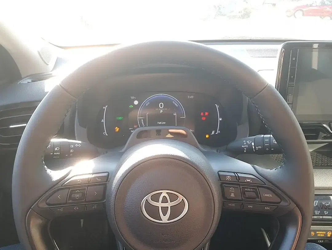 Toyota Yaris - Thumbnail 12