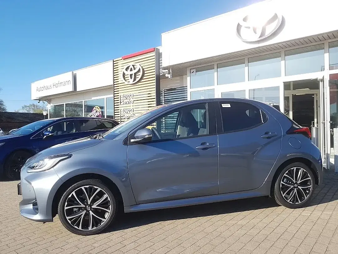 Toyota Yaris - Thumbnail 2