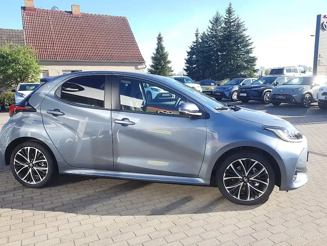 Toyota Yaris - Thumbnail 3