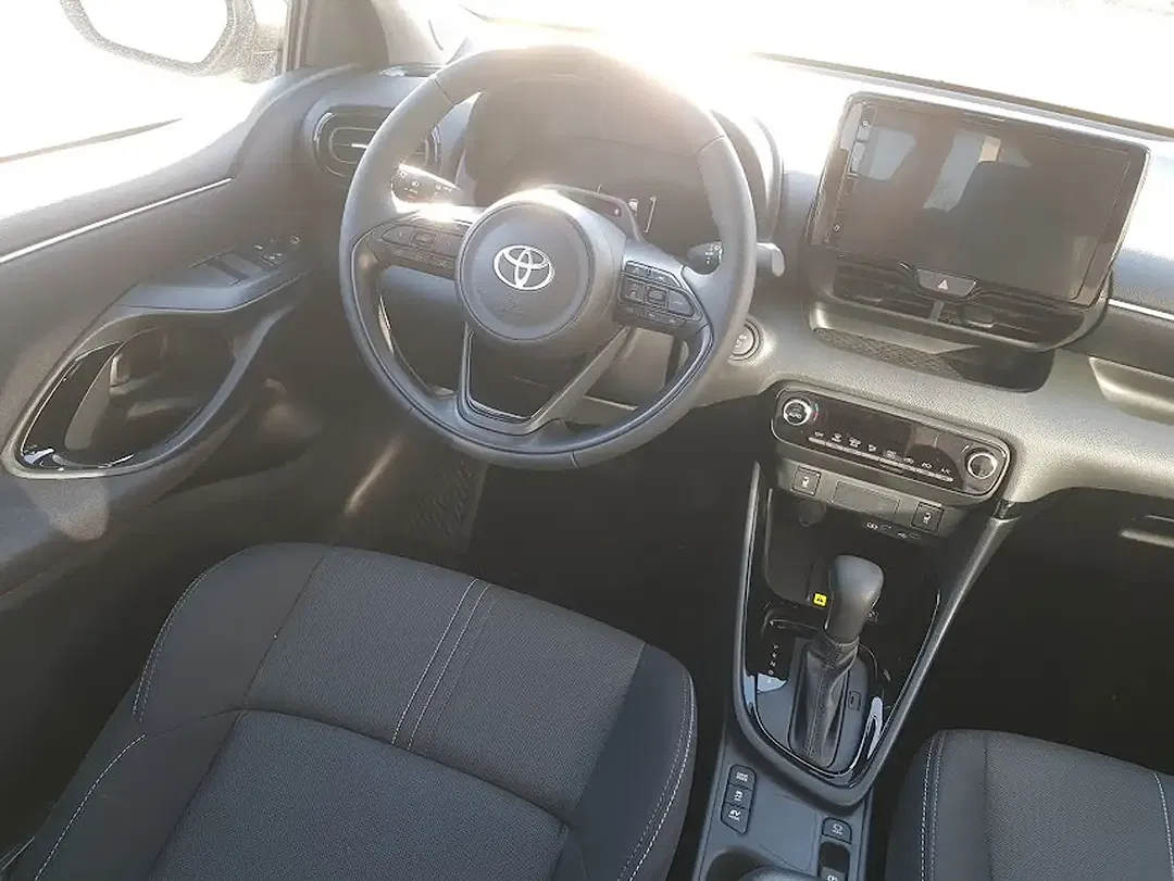 Toyota Yaris - Thumbnail 8