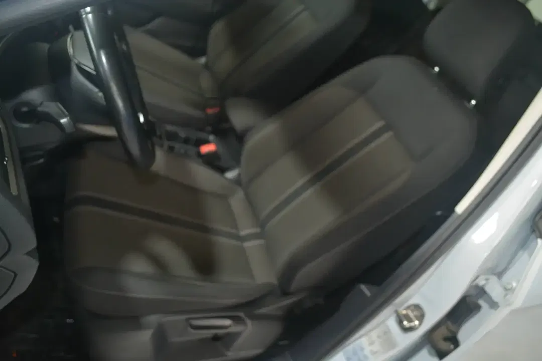 Volkswagen T-Roc - Thumbnail 13