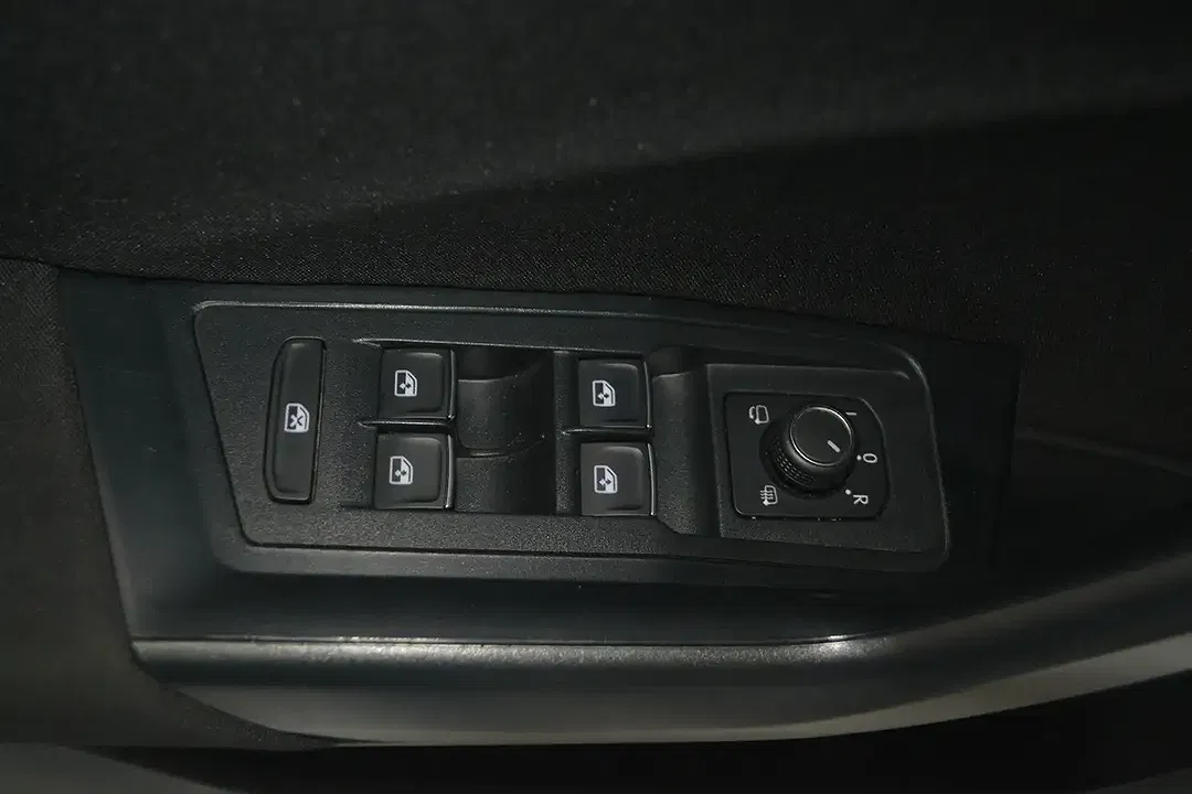 Volkswagen T-Roc - Thumbnail 14