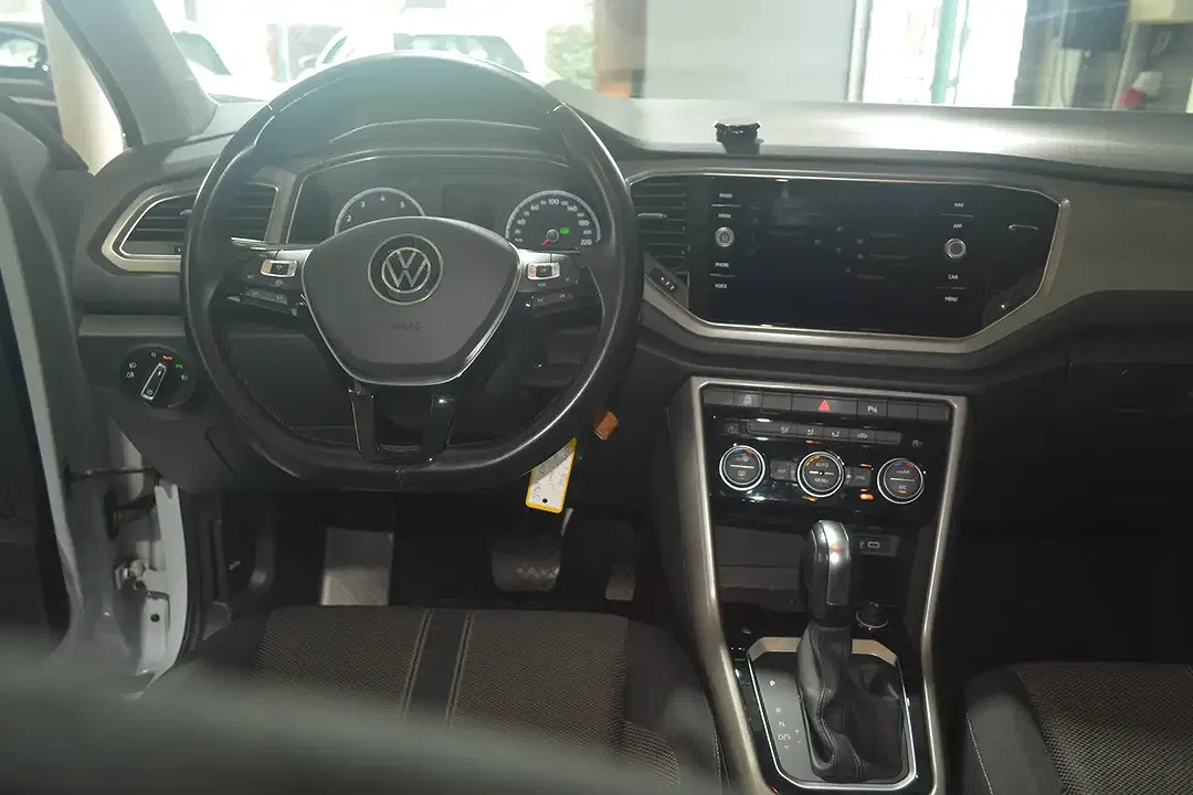 Volkswagen T-Roc - Thumbnail 7
