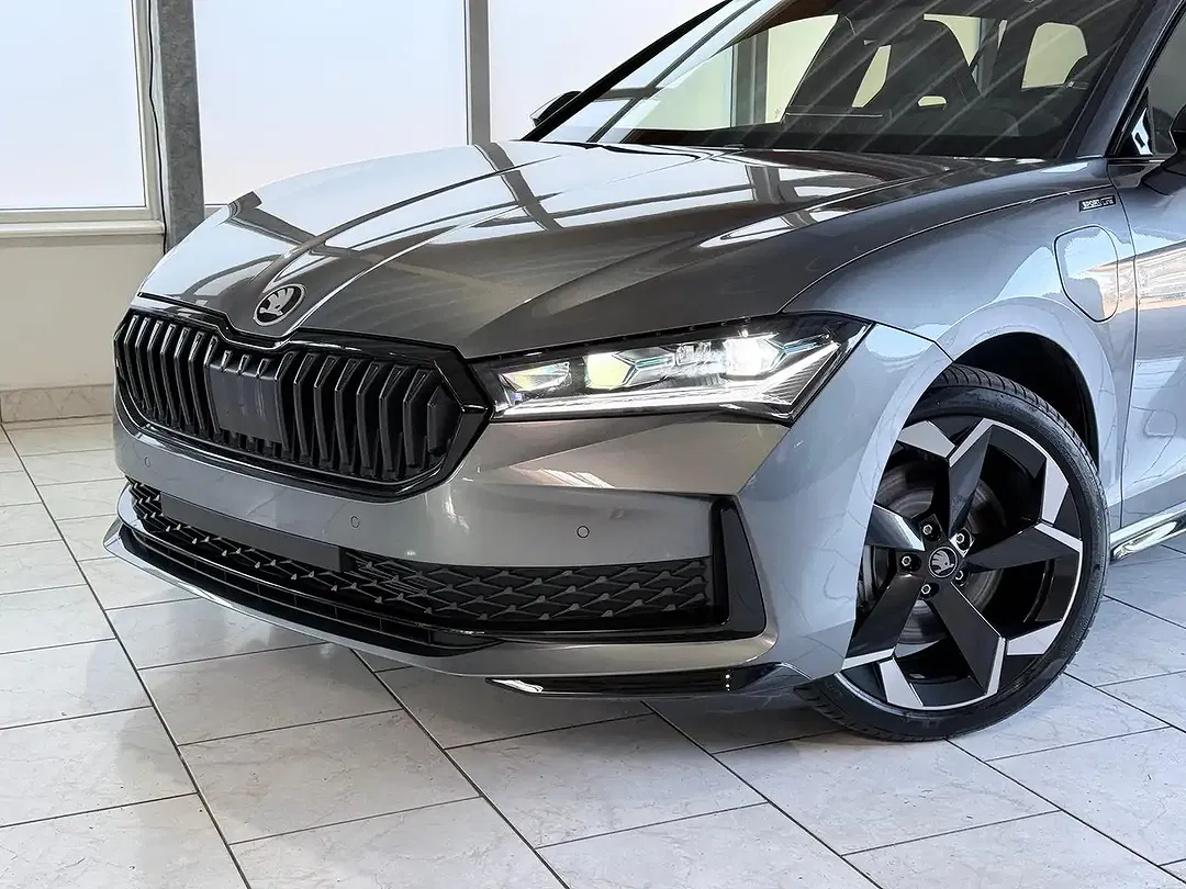 Skoda Superb - Thumbnail 3