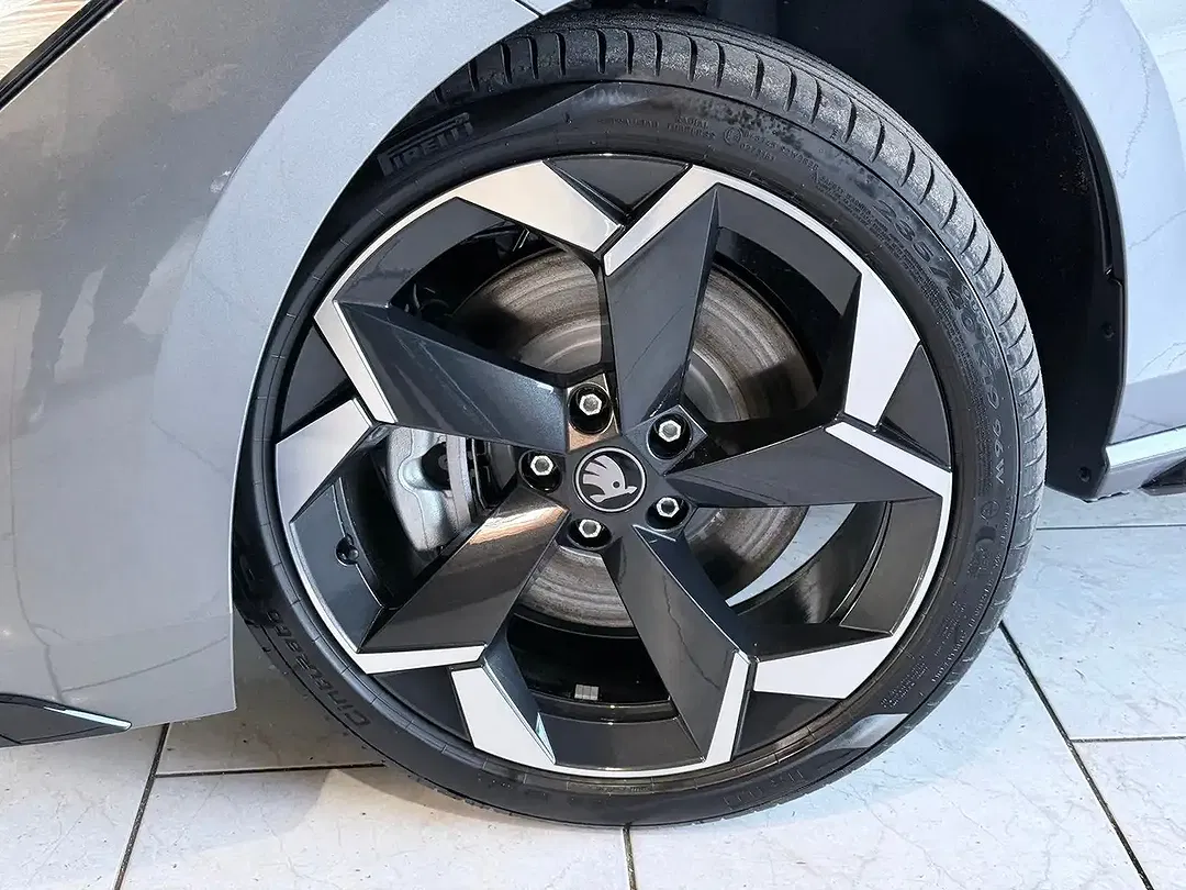 Skoda Superb - Thumbnail 5