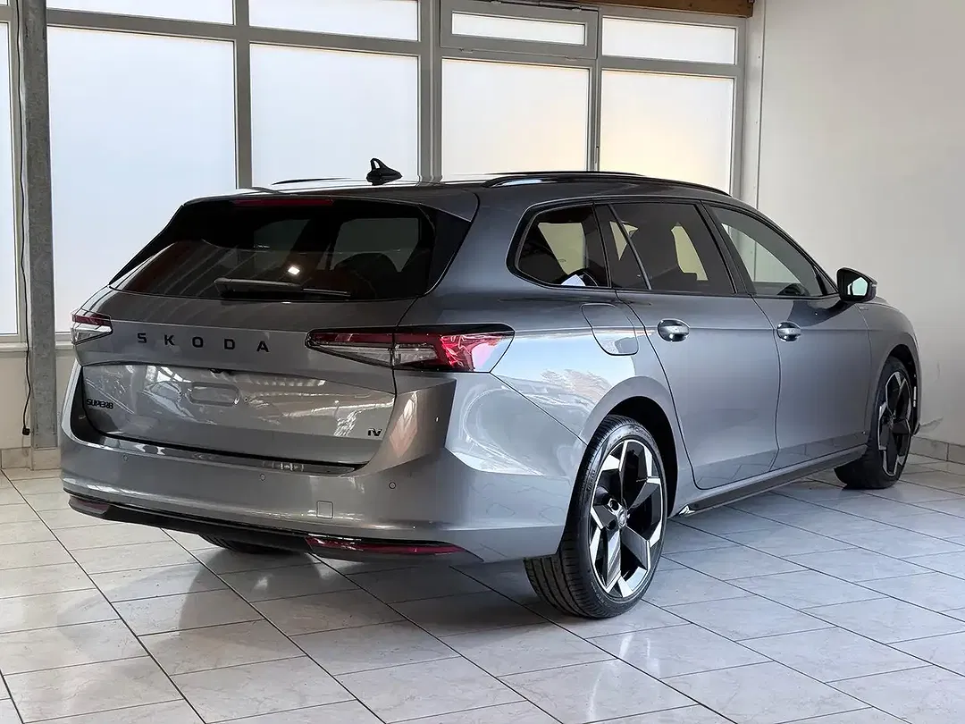 Skoda Superb - Thumbnail 8