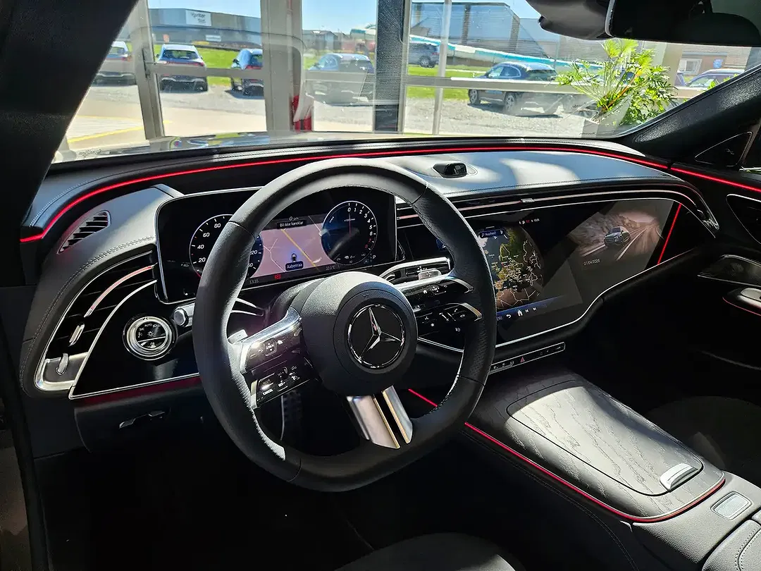 Mercedes-Benz E 300 - Thumbnail 13