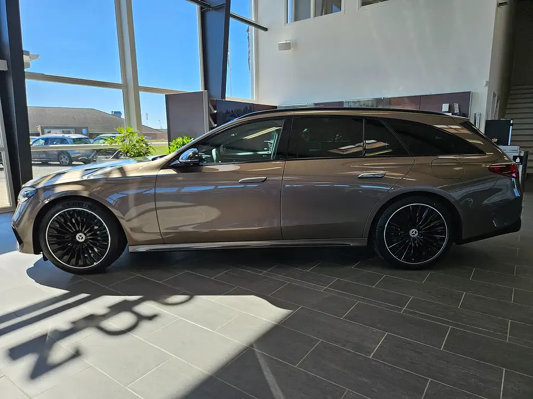 Mercedes-Benz E 300 - Thumbnail 2