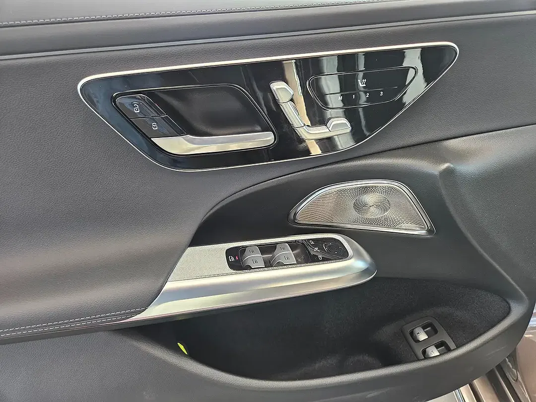 Mercedes-Benz E 300 - Thumbnail 9