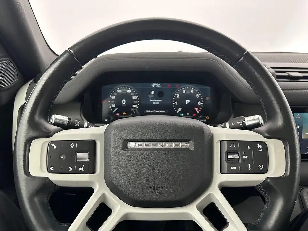 Land Rover Defender - Thumbnail 4