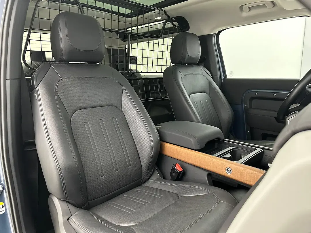 Land Rover Defender - Thumbnail 5