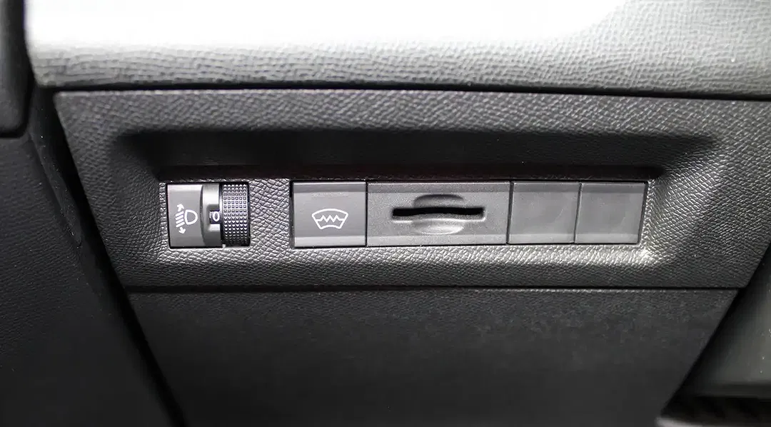 Peugeot 408 - Thumbnail 12