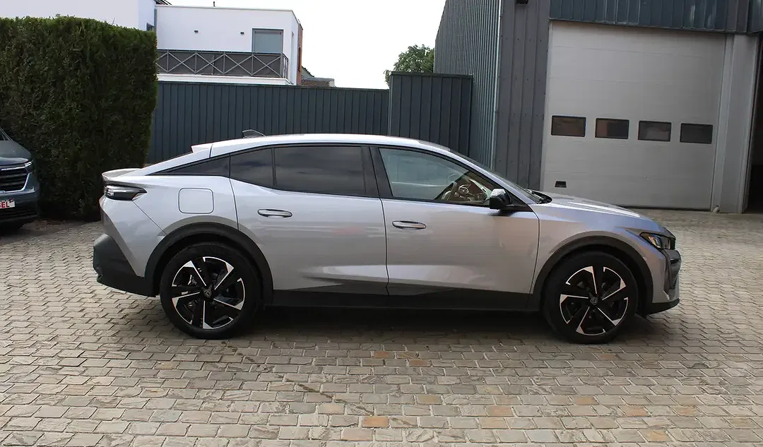 Peugeot 408 - Thumbnail 3